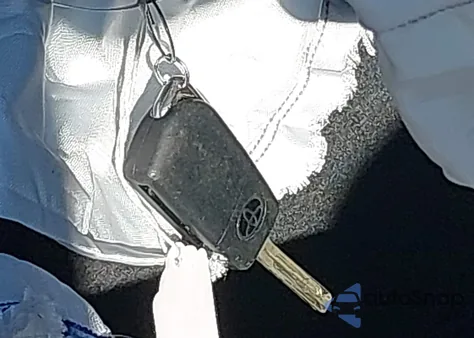 2020 Toyota Camry Le z USA, uszkodzony, nr VIN 4T1C11AK3LU880555